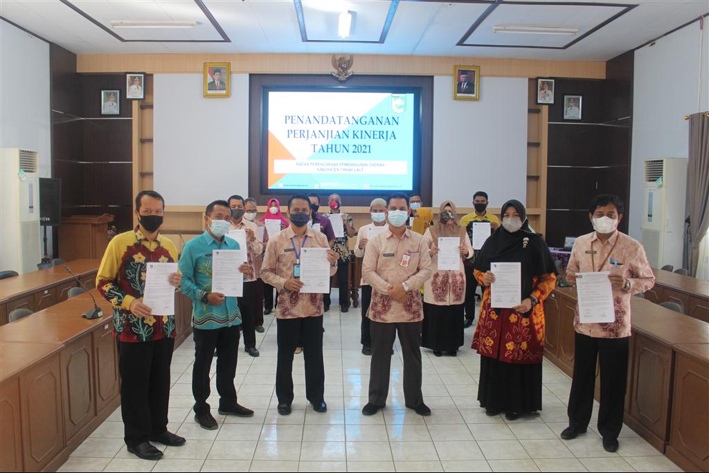Penandatanganan Perjanjian Kinerja Tahun 2021 - (Ada 13 foto)