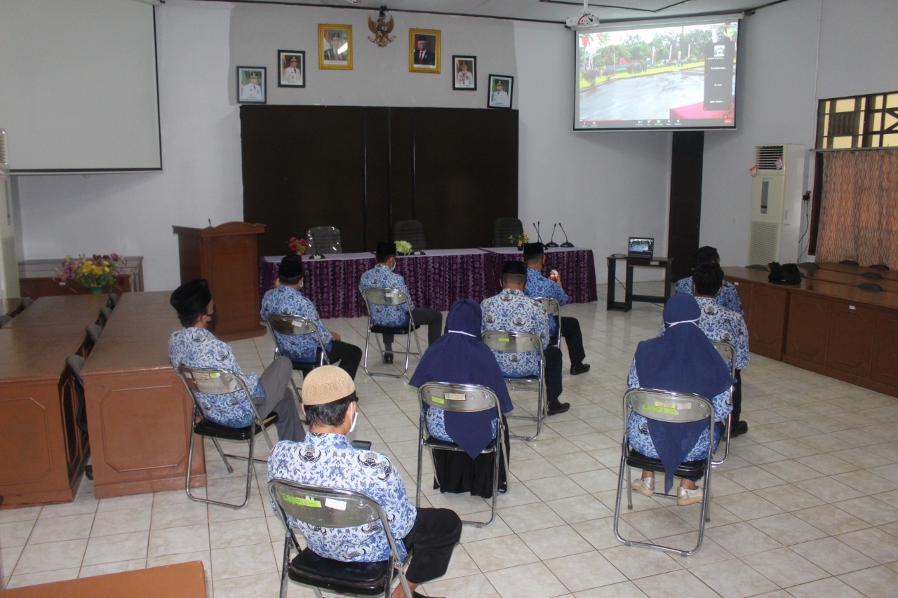 Mengikuti Secara Virtual Detik-Detik Proklamasi Ke-75 Republik Indonesia - (Ada 8 foto)